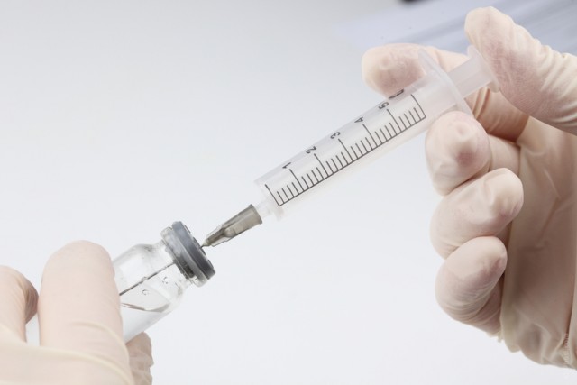 vacuna-inyeccion-influenza-aguja